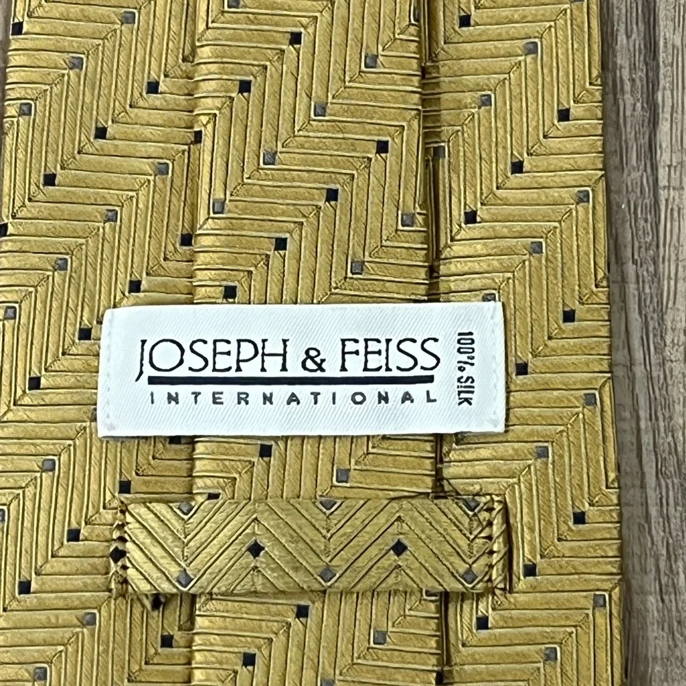 Joseph & Feiss 100% Silk Gold Yellow Men's Silk Tie - Classic Chevron Pattern